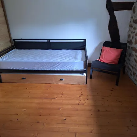 Chevre Apartment *